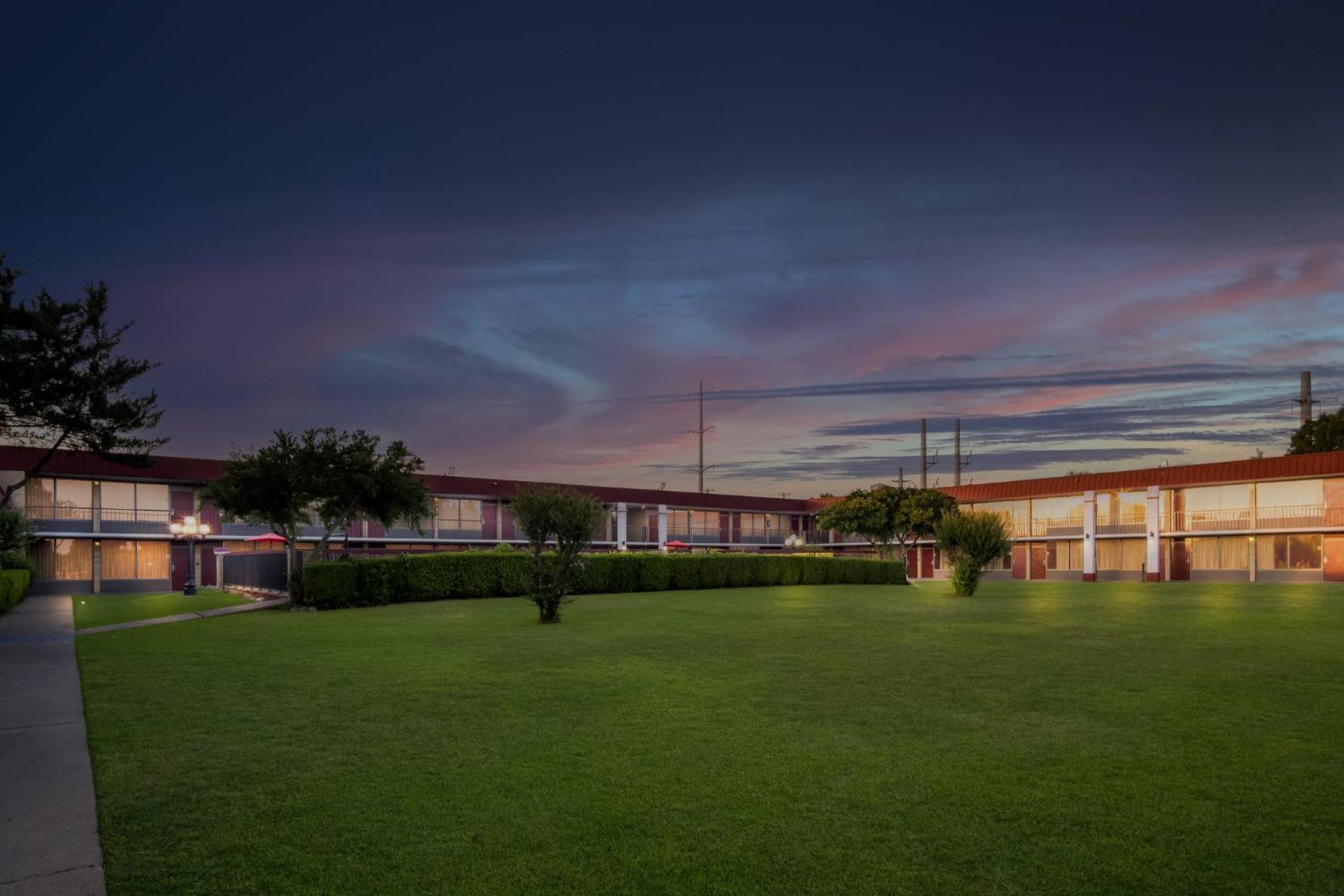 Red Roof Inn & Conference Center Mckinney Exteriör bild