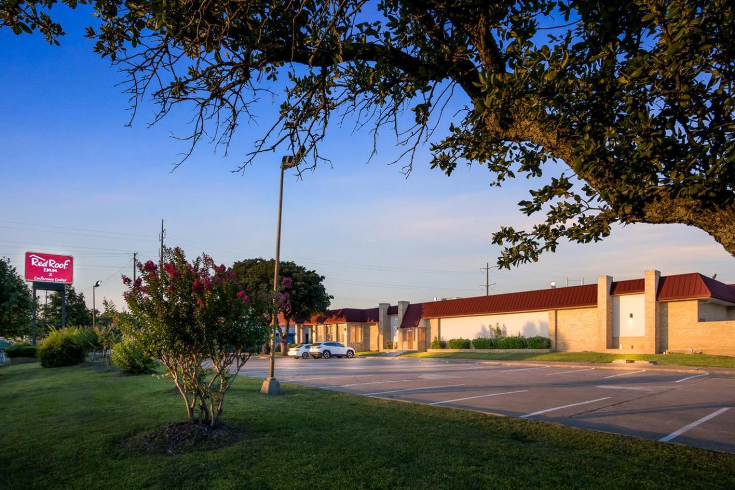 Red Roof Inn & Conference Center Mckinney Exteriör bild